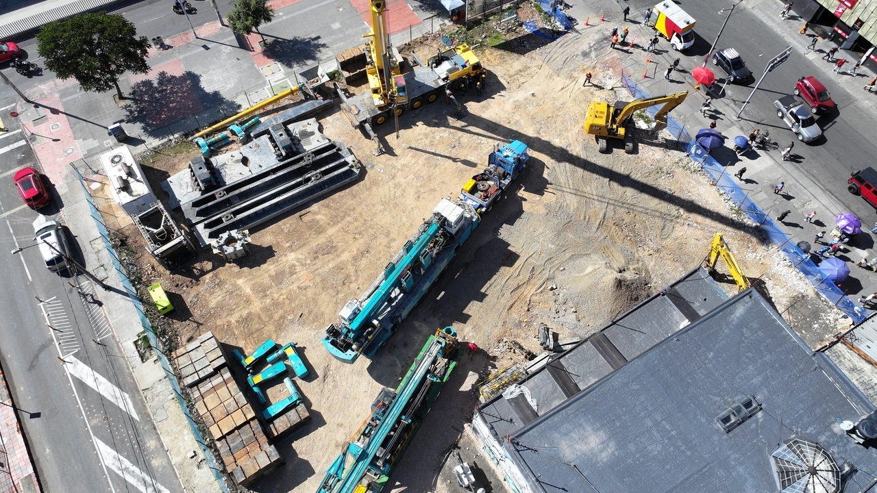 visión aérea de la zona donde está la maquinaria para hacer las pruebas de carga