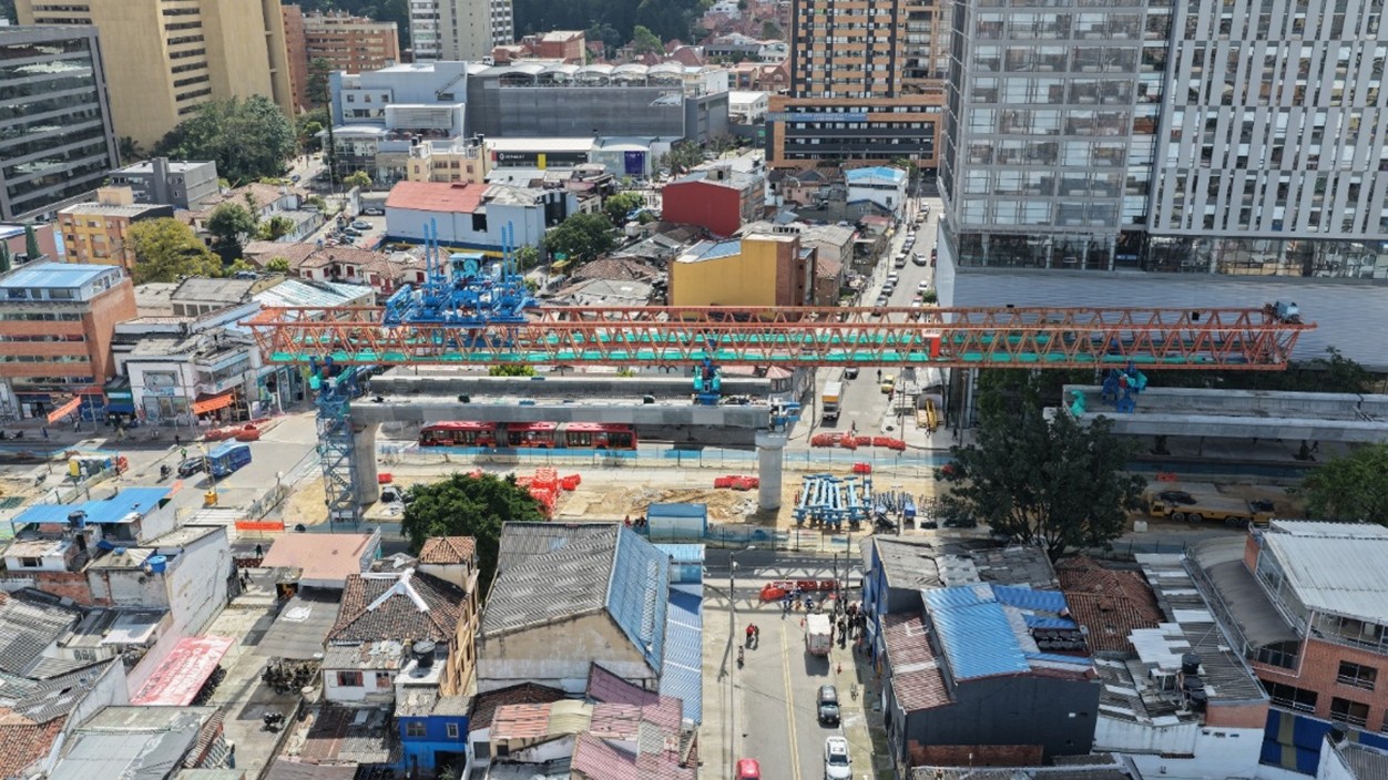 Imagen de viga lanzadora sobre la Caracas