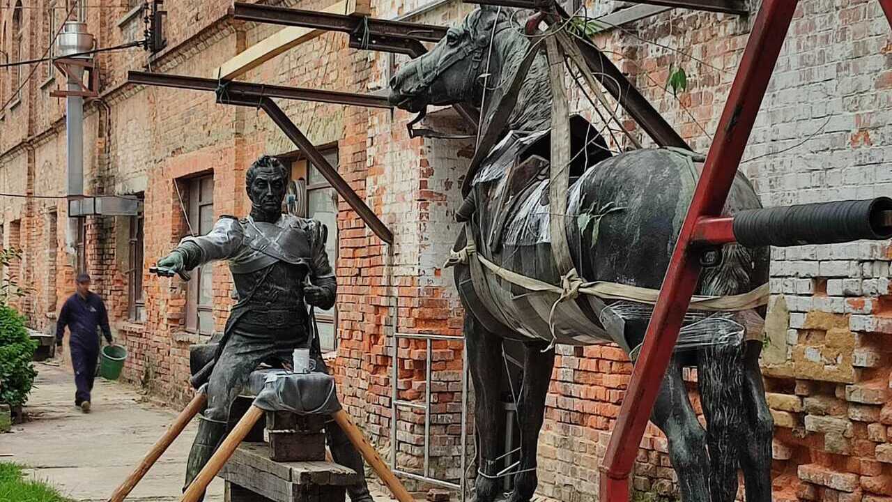 Restauración escultura Bolívar Ecuestre del Monumento a Los Héroes