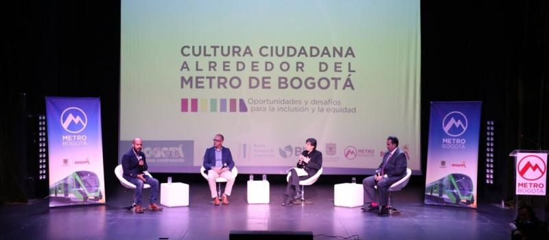 Foto general del escenario del panel de cultura ciudadana alrededor del metro de Bogotá