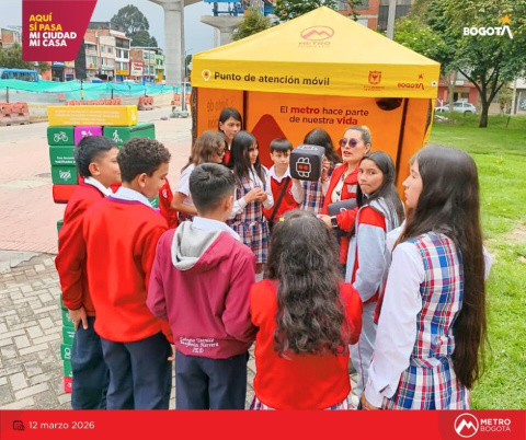Estudiantes que participaron de la actividad del Jenga