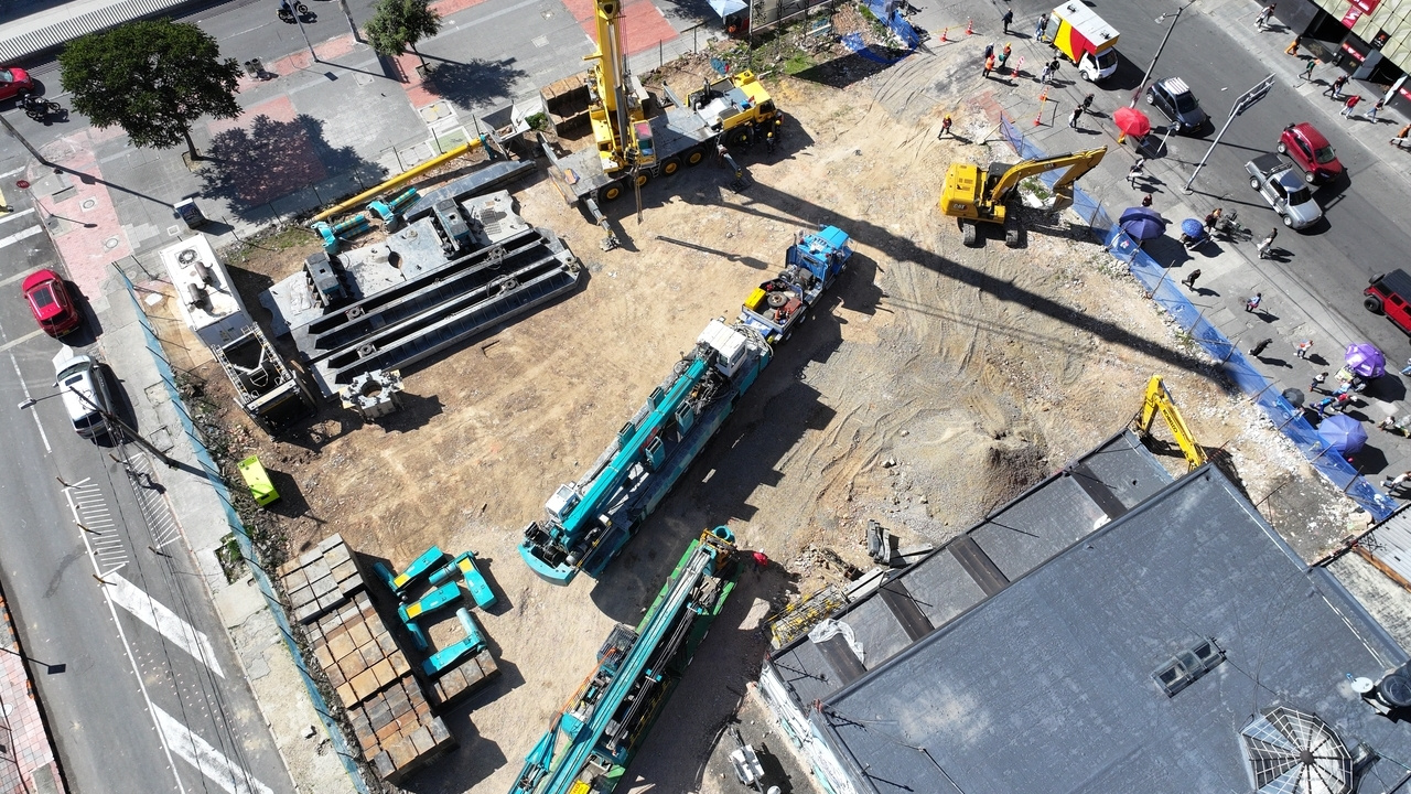 visión aérea de la zona donde está la maquinaria para hacer las pruebas de carga