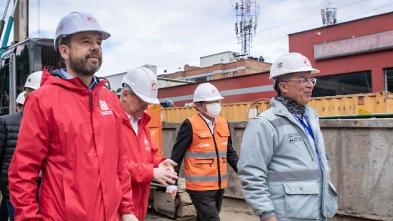 Alcalde mayor de Bogotá durante recorrido en las obras de la L1MB