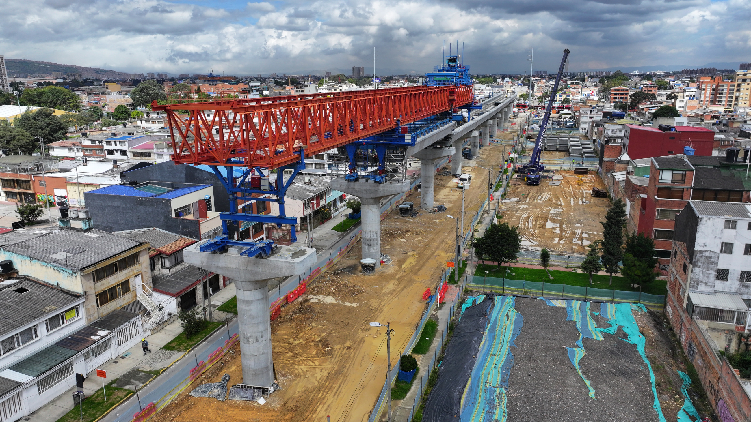 Viga lanzadora para la construcción del viaducto de la L1MB