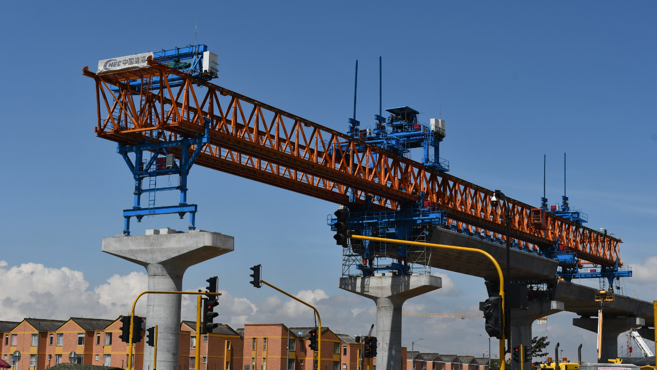 Viga lanzadora para la construcción del viaducto de la L1MB