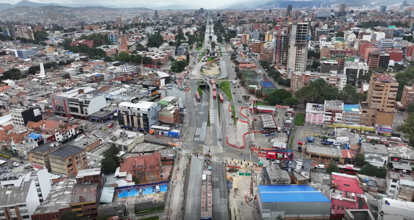 Desvío hacia el occidente por los cierres en la Autopista Norte entre las calles 76 y 80.