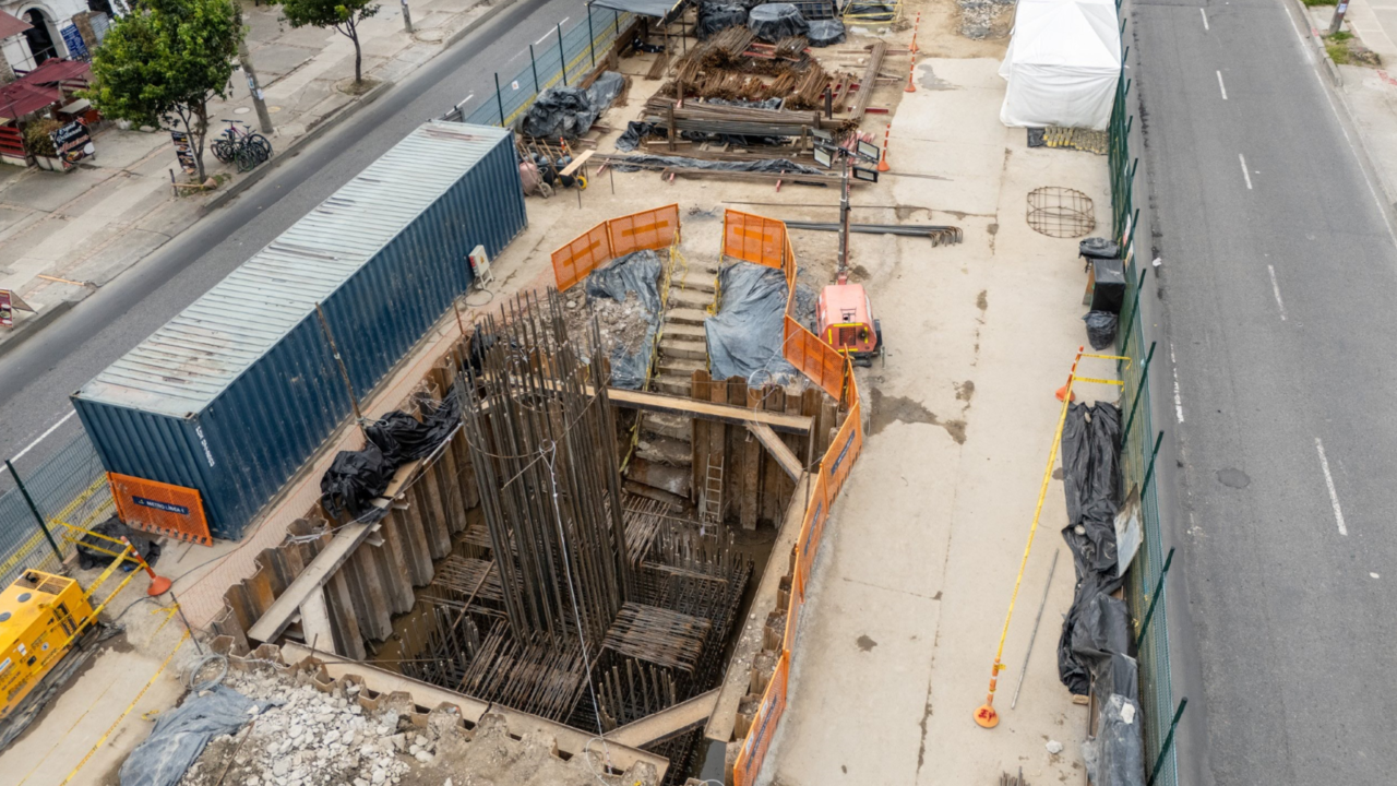 Obra de construcción de la cimentación del viaducto en la Avenida Caracas