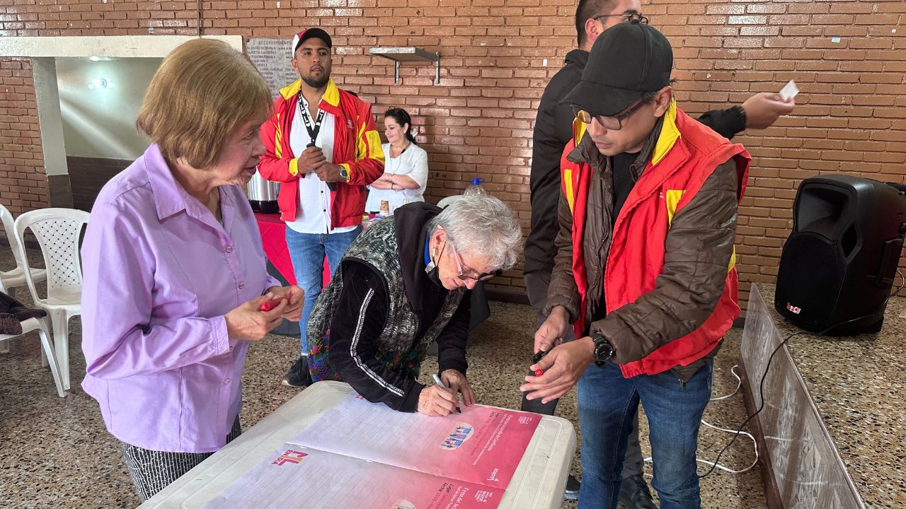 Acto de integración y cultura alrededor del Metro