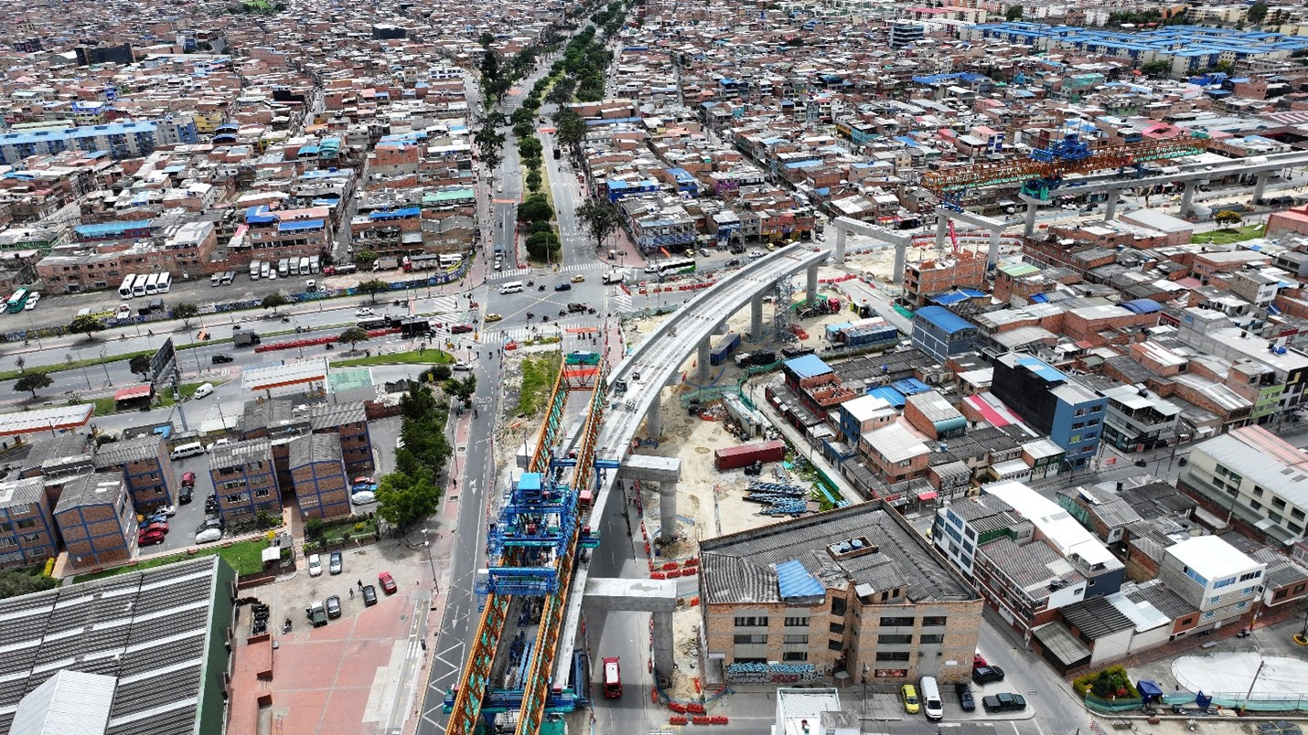 Imagen aérea de la av. Villavicencio, lugar donde pasa la Línea 1 del Metro
