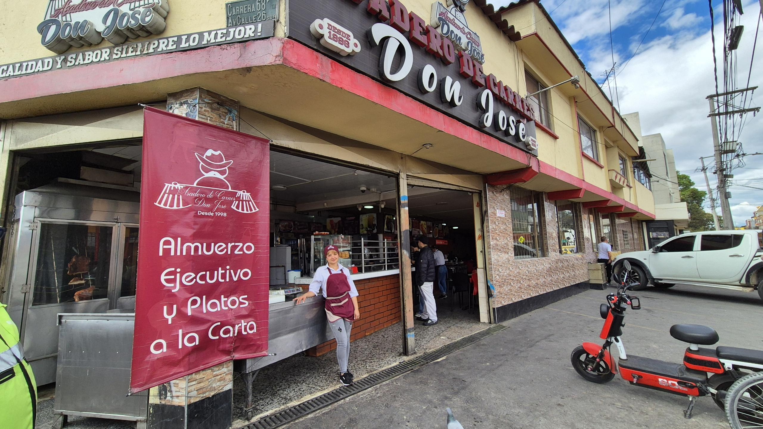 Se ve la fachada del Restaurante de Don José