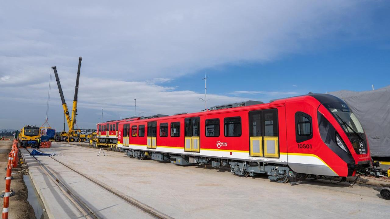 Fotos en perspectiva de los vagones del cuarto tren que llega a la capital colombiana