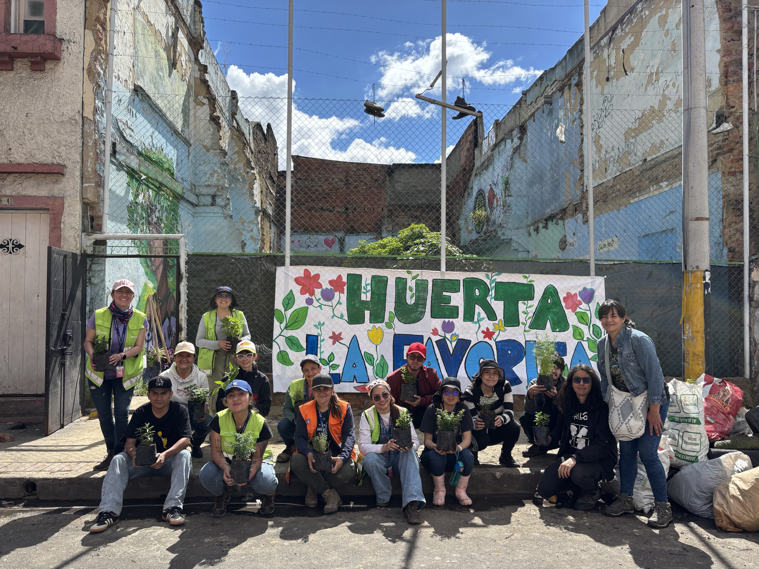 Mujeres trabajando en la huerta La Favorita