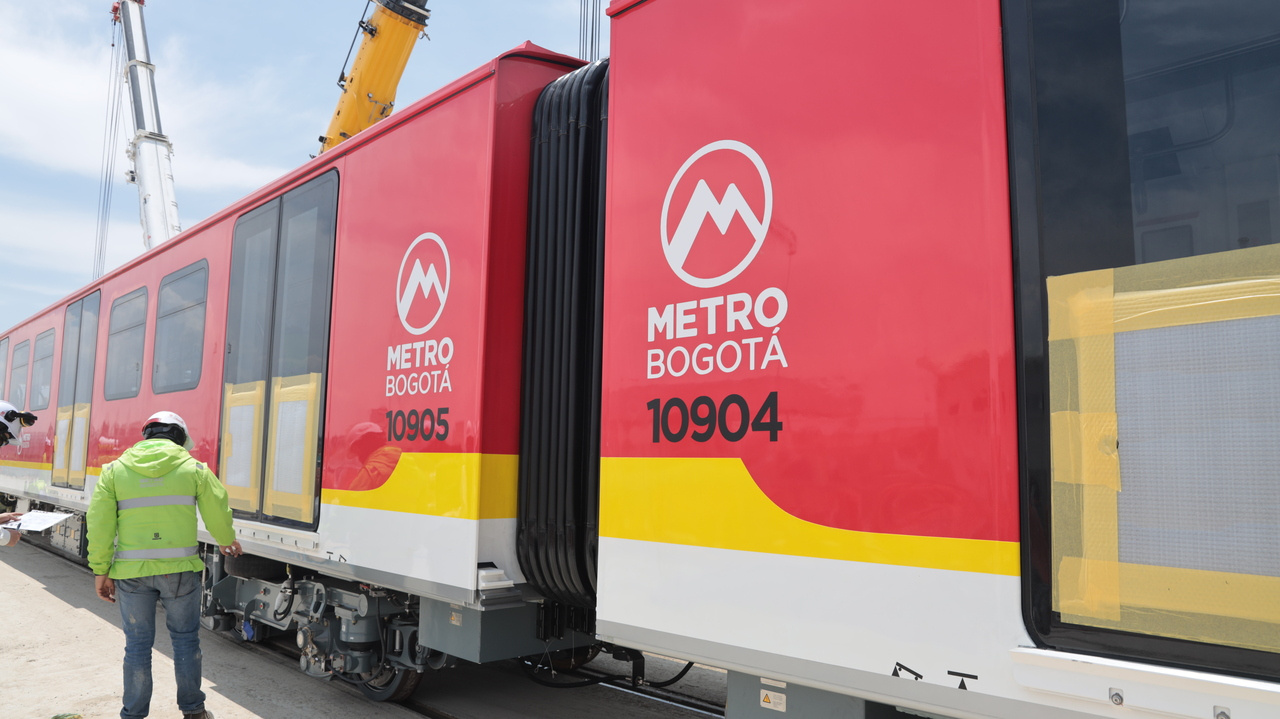 Vagones 10905 y 10904 acoplados